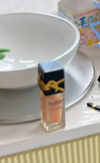 Cosmetics Foundation Miniature